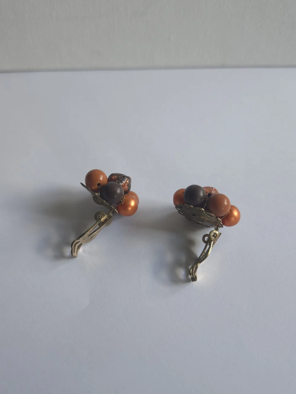 Vintage 1950s Japan Orange Brown Bead Cluster Clip On Earrings Autumn Foil - Picture 3 of 10